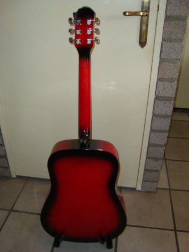 MSA CW 140 Dreadnought Western gitaar, rood